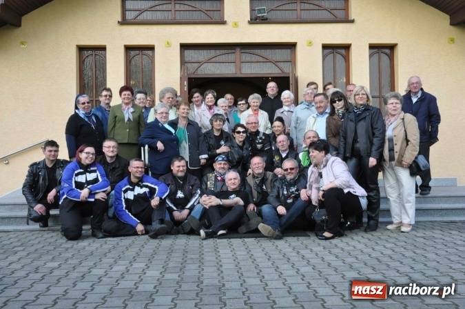 Zdjęcie w galerii na portalu naszraciborz.pl: Matka Boska Fatimska zawitała dziś do Obory. Figurkę przywieźli w darze motocykliści wiadomości z regionu
