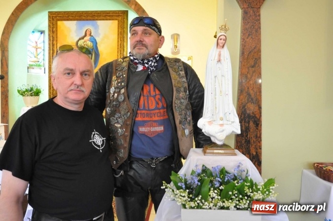 Zdjęcie w galerii na portalu naszraciborz.pl: Matka Boska Fatimska zawitała dziś do Obory. Figurkę przywieźli w darze motocykliści wiadomości z regionu