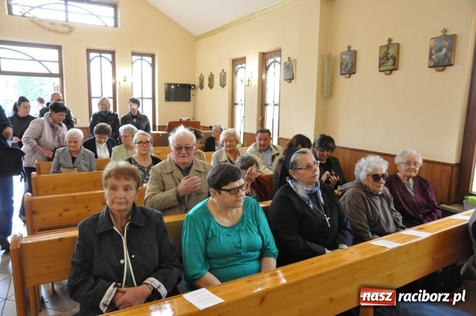 Zdjęcie w galerii na portalu naszraciborz.pl: Matka Boska Fatimska zawitała dziś do Obory. Figurkę przywieźli w darze motocykliści wiadomości z regionu