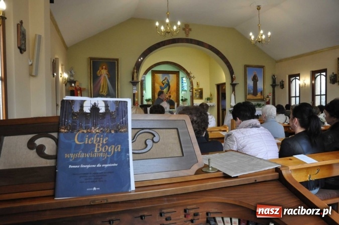 Zdjęcie w galerii na portalu naszraciborz.pl: Matka Boska Fatimska zawitała dziś do Obory. Figurkę przywieźli w darze motocykliści wiadomości z regionu