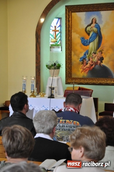 Zdjęcie w galerii na portalu naszraciborz.pl: Matka Boska Fatimska zawitała dziś do Obory. Figurkę przywieźli w darze motocykliści wiadomości z regionu