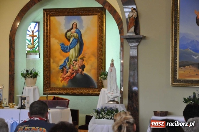 Zdjęcie w galerii na portalu naszraciborz.pl: Matka Boska Fatimska zawitała dziś do Obory. Figurkę przywieźli w darze motocykliści wiadomości z regionu
