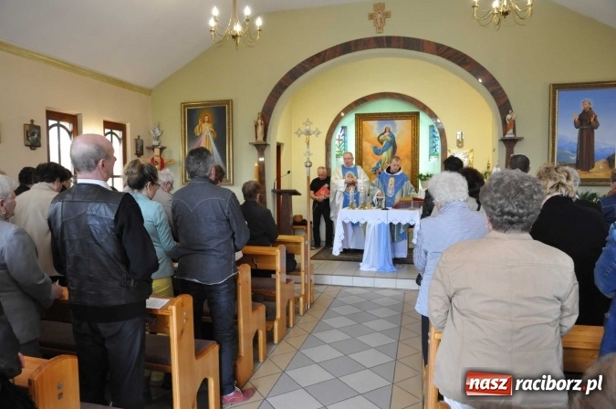Zdjęcie w galerii na portalu naszraciborz.pl: Matka Boska Fatimska zawitała dziś do Obory. Figurkę przywieźli w darze motocykliści wiadomości z regionu