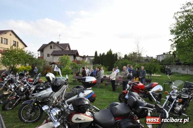Zdjęcie w galerii na portalu naszraciborz.pl: Matka Boska Fatimska zawitała dziś do Obory. Figurkę przywieźli w darze motocykliści wiadomości z regionu