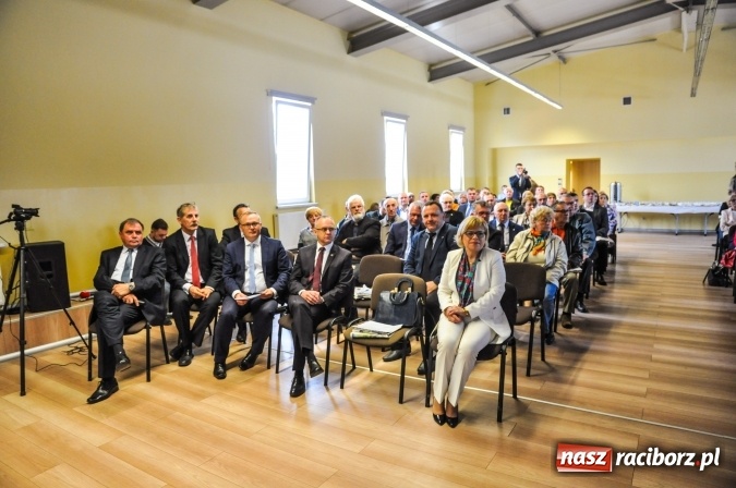 Zdjęcie w galerii na portalu naszraciborz.pl: Alternatywa dla niskiej emisji, czyli o walce ze smogiem na konferencji w Pietrowicach Wlk. wiadomości z regionu
