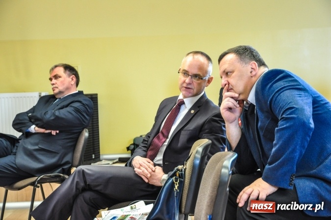 Zdjęcie w galerii na portalu naszraciborz.pl: Alternatywa dla niskiej emisji, czyli o walce ze smogiem na konferencji w Pietrowicach Wlk. wiadomości z regionu