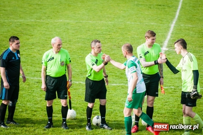 Zdjęcie w galerii na portalu naszraciborz.pl: Spotkanie bez historii przy Tuwima. Czarni Gorzyce rozbili Ocice wiadomości z regionu