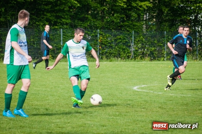 Zdjęcie w galerii na portalu naszraciborz.pl: Spotkanie bez historii przy Tuwima. Czarni Gorzyce rozbili Ocice wiadomości z regionu