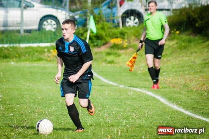 Zdjęcie w galerii na portalu naszraciborz.pl: Spotkanie bez historii przy Tuwima. Czarni Gorzyce rozbili Ocice wiadomości z regionu