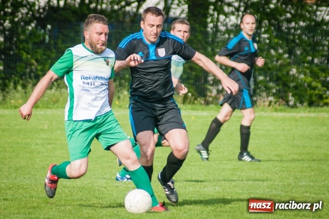 Zdjęcie w galerii na portalu naszraciborz.pl: Spotkanie bez historii przy Tuwima. Czarni Gorzyce rozbili Ocice wiadomości z regionu