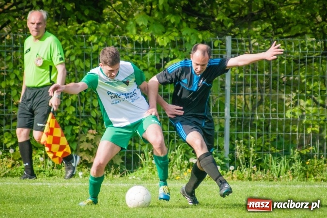 Zdjęcie w galerii na portalu naszraciborz.pl: Spotkanie bez historii przy Tuwima. Czarni Gorzyce rozbili Ocice wiadomości z regionu