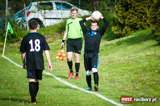 Zdjęcie w galerii na portalu naszraciborz.pl: Spotkanie bez historii przy Tuwima. Czarni Gorzyce rozbili Ocice wiadomości z regionu
