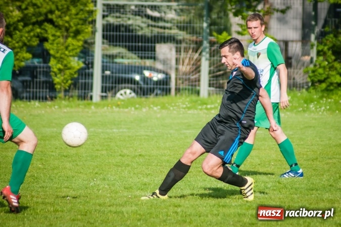 Zdjęcie w galerii na portalu naszraciborz.pl: Spotkanie bez historii przy Tuwima. Czarni Gorzyce rozbili Ocice wiadomości z regionu