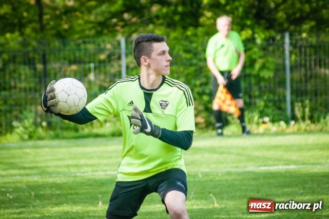 Zdjęcie w galerii na portalu naszraciborz.pl: Spotkanie bez historii przy Tuwima. Czarni Gorzyce rozbili Ocice wiadomości z regionu