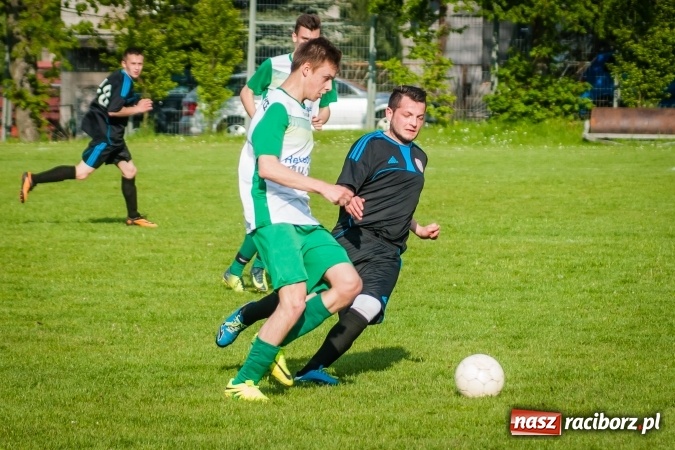 Zdjęcie w galerii na portalu naszraciborz.pl: Spotkanie bez historii przy Tuwima. Czarni Gorzyce rozbili Ocice wiadomości z regionu