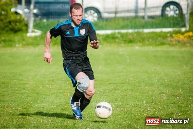 Zdjęcie w galerii na portalu naszraciborz.pl: Spotkanie bez historii przy Tuwima. Czarni Gorzyce rozbili Ocice wiadomości z regionu