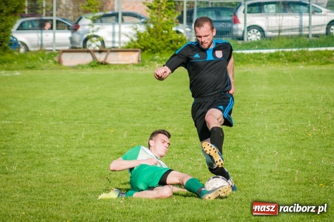 Zdjęcie w galerii na portalu naszraciborz.pl: Spotkanie bez historii przy Tuwima. Czarni Gorzyce rozbili Ocice wiadomości z regionu