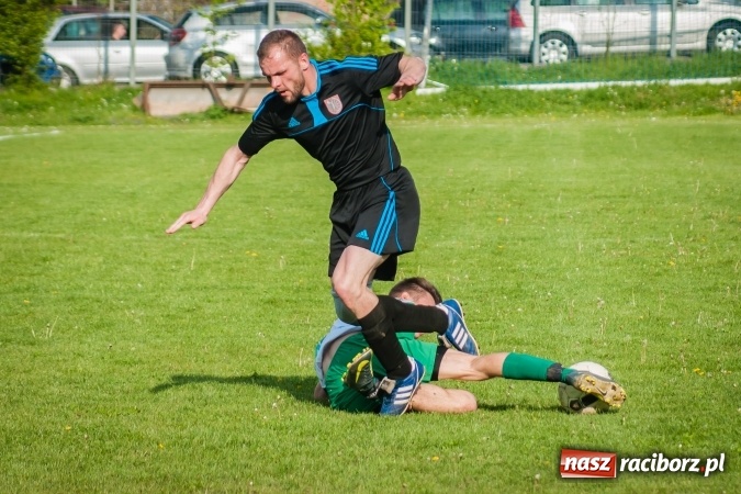 Zdjęcie w galerii na portalu naszraciborz.pl: Spotkanie bez historii przy Tuwima. Czarni Gorzyce rozbili Ocice wiadomości z regionu