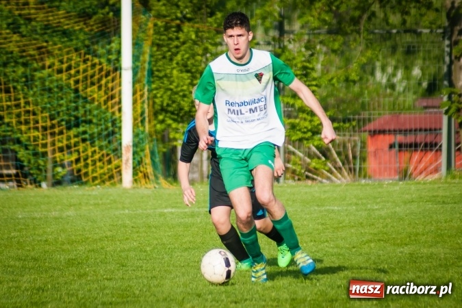 Zdjęcie w galerii na portalu naszraciborz.pl: Spotkanie bez historii przy Tuwima. Czarni Gorzyce rozbili Ocice wiadomości z regionu