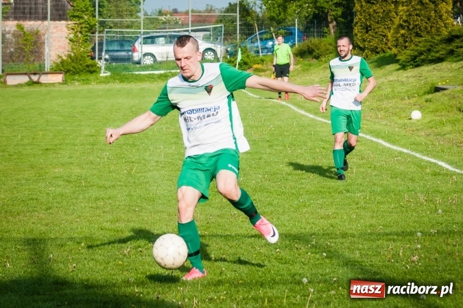 Zdjęcie w galerii na portalu naszraciborz.pl: Spotkanie bez historii przy Tuwima. Czarni Gorzyce rozbili Ocice wiadomości z regionu