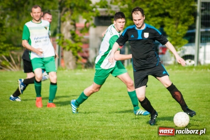 Zdjęcie w galerii na portalu naszraciborz.pl: Spotkanie bez historii przy Tuwima. Czarni Gorzyce rozbili Ocice wiadomości z regionu