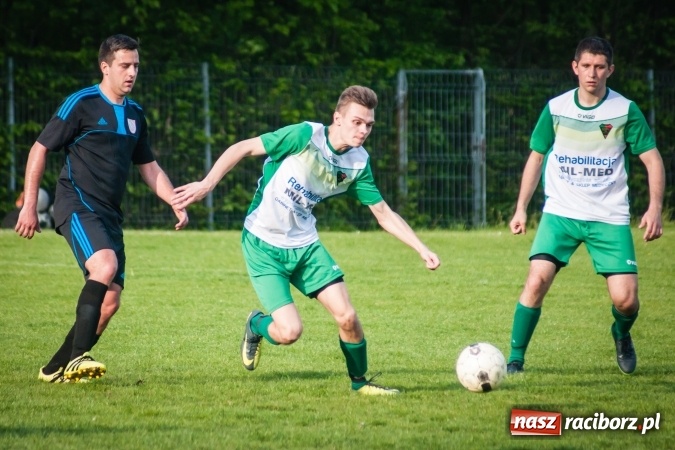 Zdjęcie w galerii na portalu naszraciborz.pl: Spotkanie bez historii przy Tuwima. Czarni Gorzyce rozbili Ocice wiadomości z regionu