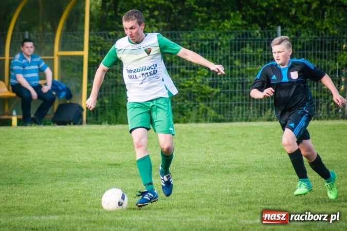 Zdjęcie w galerii na portalu naszraciborz.pl: Spotkanie bez historii przy Tuwima. Czarni Gorzyce rozbili Ocice wiadomości z regionu