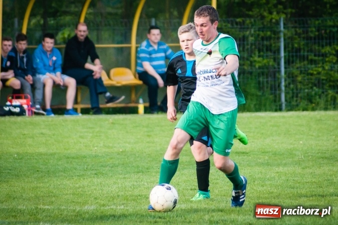 Zdjęcie w galerii na portalu naszraciborz.pl: Spotkanie bez historii przy Tuwima. Czarni Gorzyce rozbili Ocice wiadomości z regionu