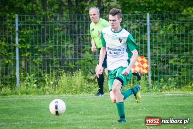 Zdjęcie w galerii na portalu naszraciborz.pl: Spotkanie bez historii przy Tuwima. Czarni Gorzyce rozbili Ocice wiadomości z regionu