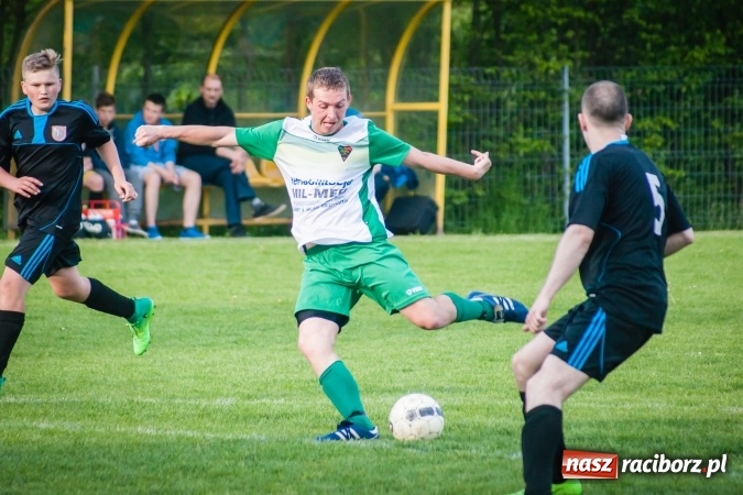 Zdjęcie w galerii na portalu naszraciborz.pl: Spotkanie bez historii przy Tuwima. Czarni Gorzyce rozbili Ocice wiadomości z regionu