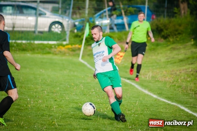 Zdjęcie w galerii na portalu naszraciborz.pl: Spotkanie bez historii przy Tuwima. Czarni Gorzyce rozbili Ocice wiadomości z regionu