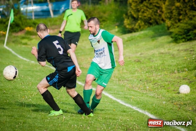 Zdjęcie w galerii na portalu naszraciborz.pl: Spotkanie bez historii przy Tuwima. Czarni Gorzyce rozbili Ocice wiadomości z regionu