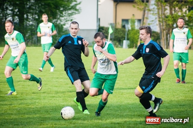 Zdjęcie w galerii na portalu naszraciborz.pl: Spotkanie bez historii przy Tuwima. Czarni Gorzyce rozbili Ocice wiadomości z regionu