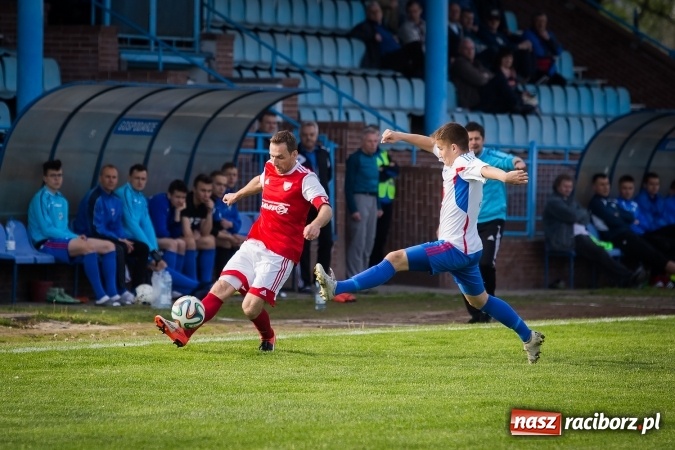 Zdjęcie w galerii na portalu naszraciborz.pl: Przegrana Unii Racibórz z Gwarkiem Ornontowice wiadomości z regionu
