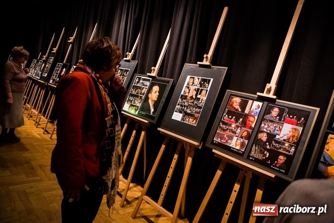 Zdjęcie w galerii na portalu naszraciborz.pl: 25. numer Almanachu Prowincjonalnego trafił do rąk czytelników wiadomości z regionu