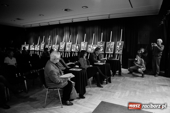 Zdjęcie w galerii na portalu naszraciborz.pl: 25. numer Almanachu Prowincjonalnego trafił do rąk czytelników wiadomości z regionu