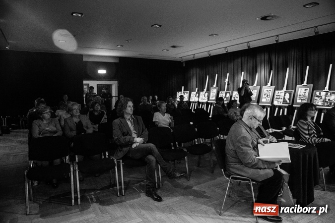 Zdjęcie w galerii na portalu naszraciborz.pl: 25. numer Almanachu Prowincjonalnego trafił do rąk czytelników wiadomości z regionu