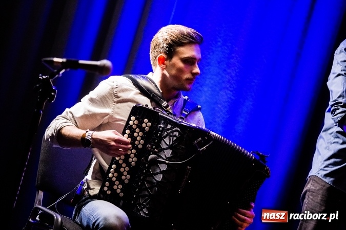 Zdjęcie w galerii na portalu naszraciborz.pl: 25. numer Almanachu Prowincjonalnego trafił do rąk czytelników wiadomości z regionu