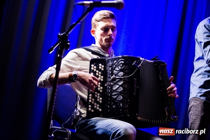 Zdjęcie w galerii na portalu naszraciborz.pl: 25. numer Almanachu Prowincjonalnego trafił do rąk czytelników wiadomości z regionu