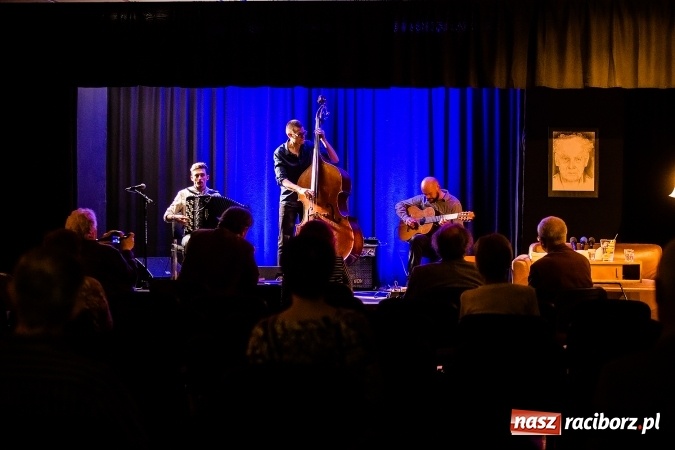 Zdjęcie w galerii na portalu naszraciborz.pl: 25. numer Almanachu Prowincjonalnego trafił do rąk czytelników wiadomości z regionu