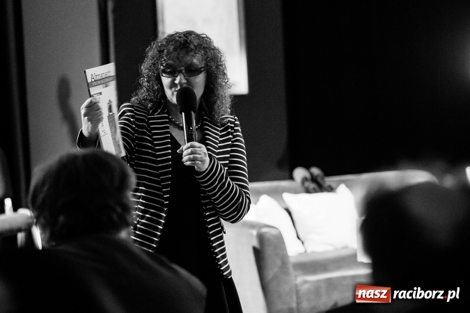 Zdjęcie w galerii na portalu naszraciborz.pl: 25. numer Almanachu Prowincjonalnego trafił do rąk czytelników wiadomości z regionu