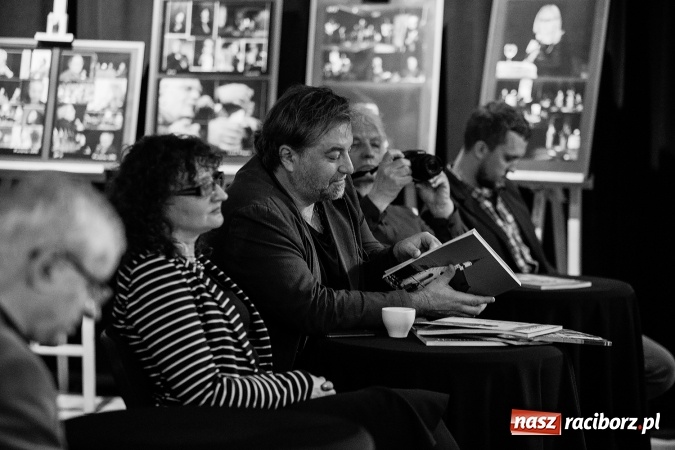 Zdjęcie w galerii na portalu naszraciborz.pl: 25. numer Almanachu Prowincjonalnego trafił do rąk czytelników wiadomości z regionu