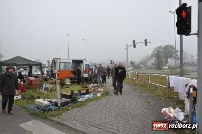 Zdjęcie w galerii na portalu naszraciborz.pl: Jarmark na granicy - dużo sprzedających, dużo kupujących wiadomości z regionu
