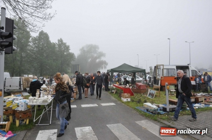 Zdjęcie w galerii na portalu naszraciborz.pl: Jarmark na granicy - dużo sprzedających, dużo kupujących wiadomości z regionu