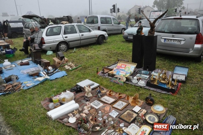 Zdjęcie w galerii na portalu naszraciborz.pl: Jarmark na granicy - dużo sprzedających, dużo kupujących wiadomości z regionu