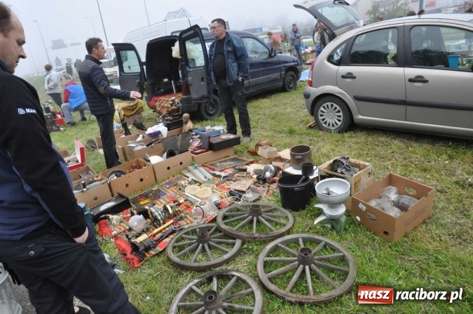 Zdjęcie w galerii na portalu naszraciborz.pl: Jarmark na granicy - dużo sprzedających, dużo kupujących wiadomości z regionu