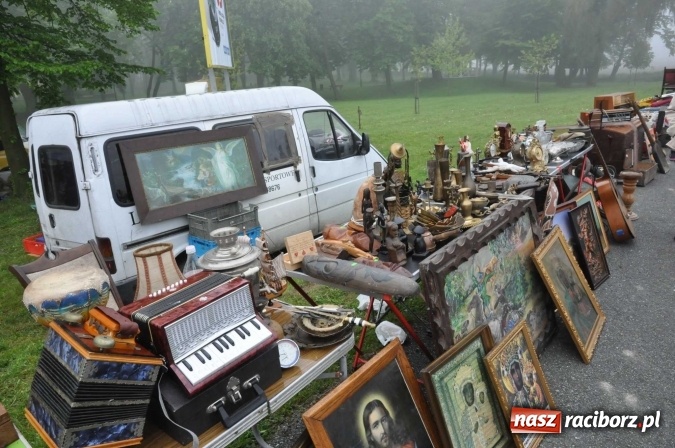 Zdjęcie w galerii na portalu naszraciborz.pl: Jarmark na granicy - dużo sprzedających, dużo kupujących wiadomości z regionu