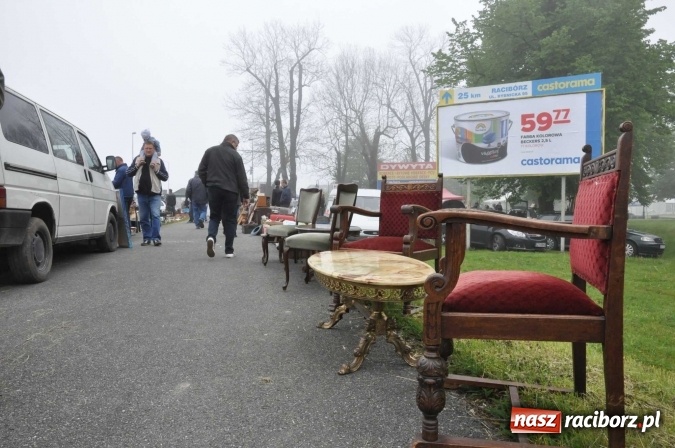 Zdjęcie w galerii na portalu naszraciborz.pl: Jarmark na granicy - dużo sprzedających, dużo kupujących wiadomości z regionu