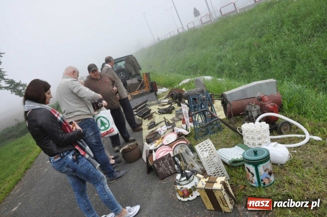 Zdjęcie w galerii na portalu naszraciborz.pl: Jarmark na granicy - dużo sprzedających, dużo kupujących wiadomości z regionu