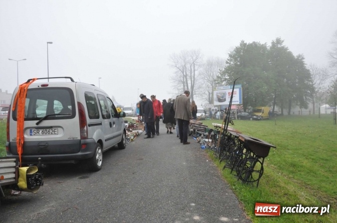 Zdjęcie w galerii na portalu naszraciborz.pl: Jarmark na granicy - dużo sprzedających, dużo kupujących wiadomości z regionu